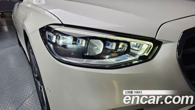 Mercedes-Benz S-Class 2022 — Photo 28/32