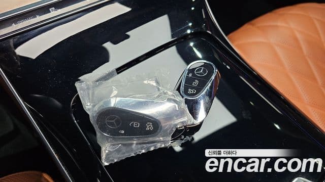 Mercedes-Benz S-Class 2022 — Photo 27/32