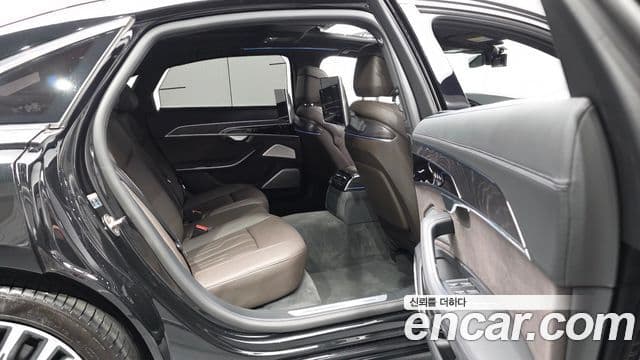 Audi A8 2023 — фото 12 из 20