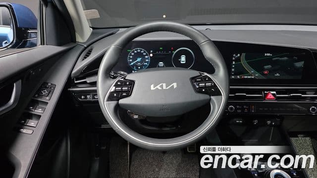 Kia Niro 2022 — ფოტო 14/20