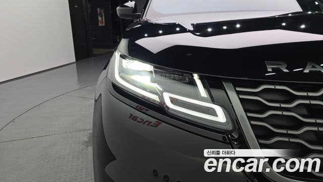 Land Rover Range Rover Velar 2023 — Photo 21/38