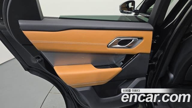 Land Rover Range Rover Velar 2023 — Photo 16/38
