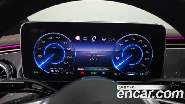 Mercedes-Benz EQE 2023 — ფოტო 17/33