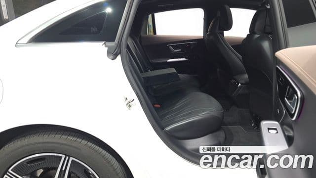 Mercedes-Benz EQE 2023 — ფოტო 14/33