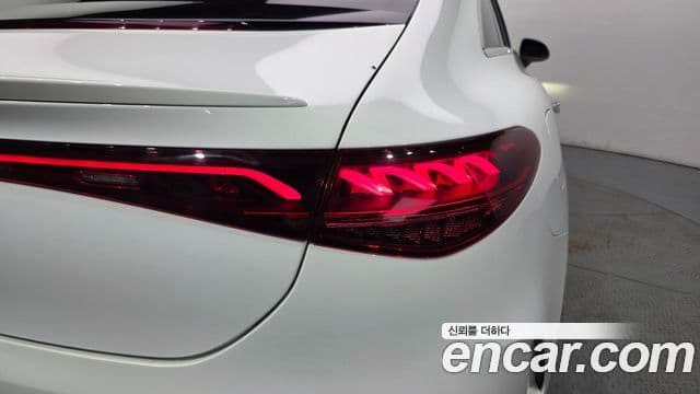 Mercedes-Benz EQE 2023 — ფოტო 9/33