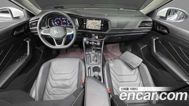 Volkswagen Jetta 2023 — ფოტო 7/20