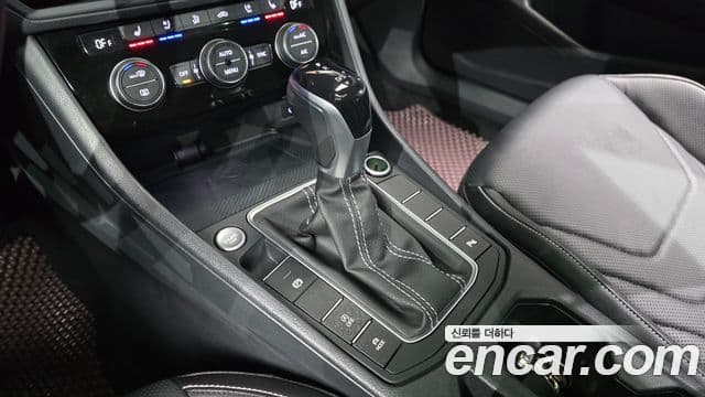 Volkswagen Jetta 2023 — ფოტო 9/20