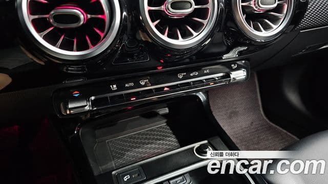 Mercedes-Benz A-Class 2020 — Şəkil 18/20
