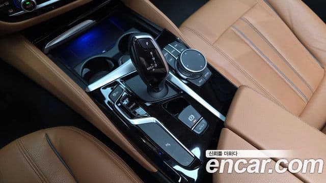 BMW 5 Series 2020 — фото 9 из 20