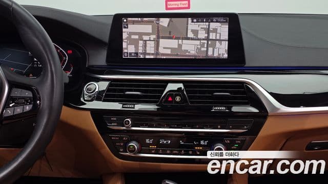 BMW 5 Series 2020 — фото 15 из 20
