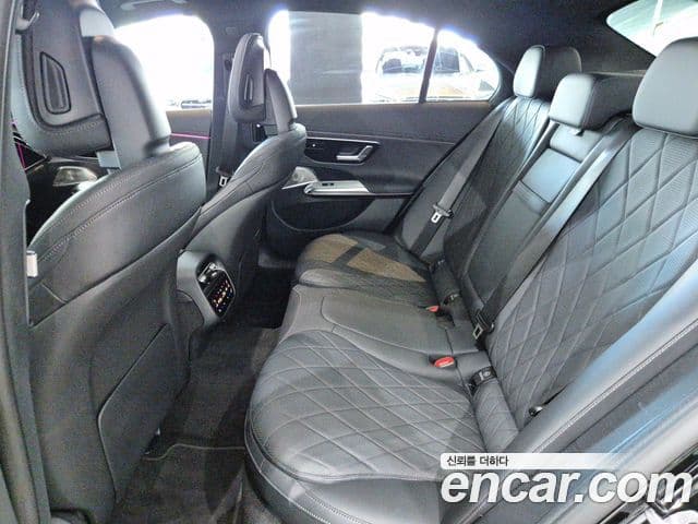 Mercedes-Benz E-Class 2025 — фото 11 из 20