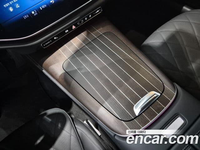 Mercedes-Benz E-Class 2025 — фото 15 из 20