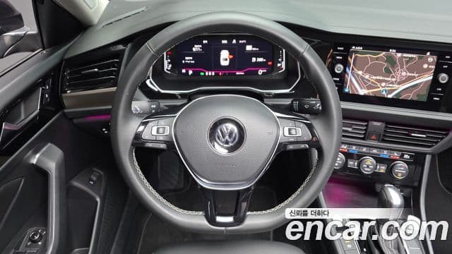 Volkswagen Jetta 2021 — ფოტო 14/20