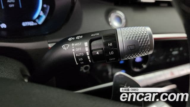 Genesis GV70 2021 — ფოტო 18/20