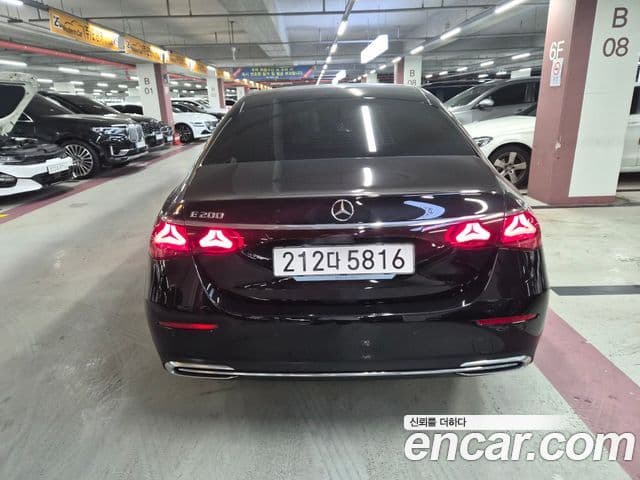 Mercedes-Benz E-Class 2025 — фото 4 из 20