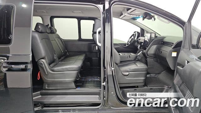 Hyundai Staria 2024 — ფოტო 19/20