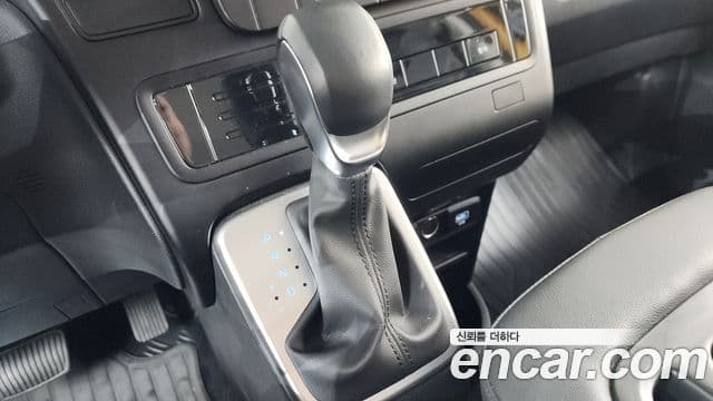 Hyundai Staria 2025 — Şəkil 9/20