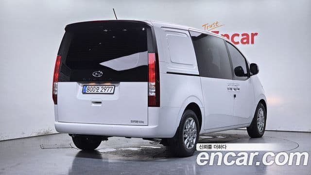 Hyundai Staria 2023 — Фото 2/20