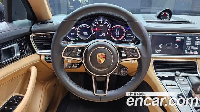 Porsche Panamera 2018 — Фото 13/20