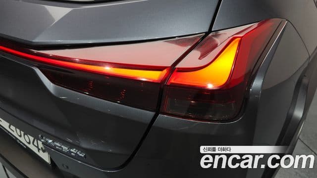 Lexus UX250h 2019 — Photo 19/32