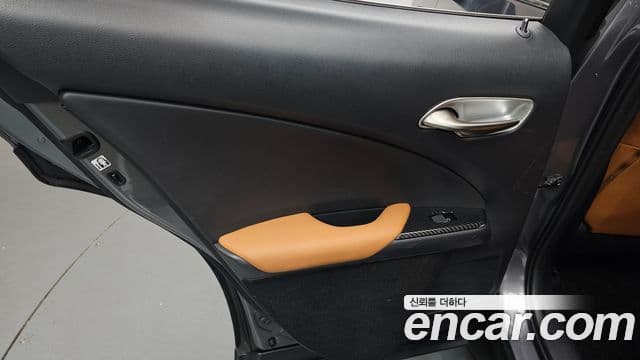 Lexus UX250h 2019 — Photo 18/32
