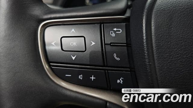 Lexus UX250h 2019 — Photo 27/32