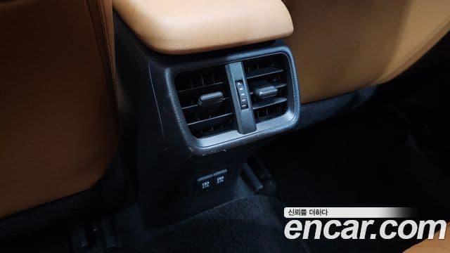 Lexus UX250h 2019 — Photo 11/32