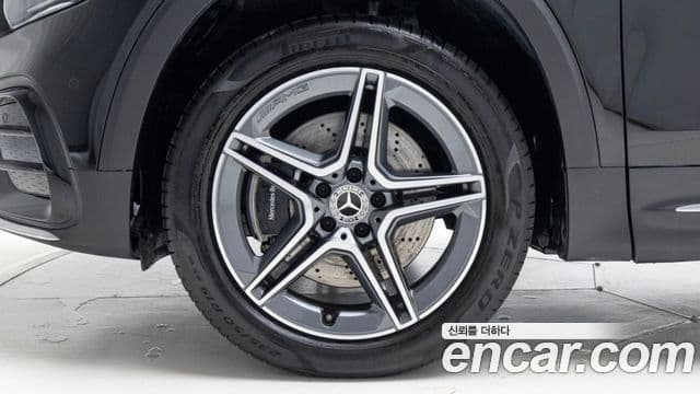 Mercedes-Benz GLB-Class 2025 — фото 4 из 19