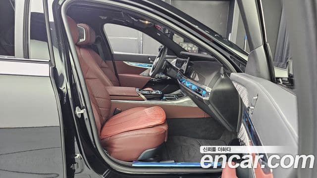 BMW 7 Series 2025 — фото 12 из 20