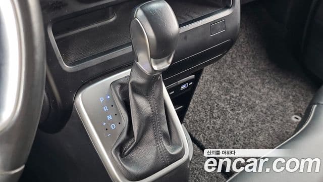 Hyundai Staria 2021 — ფოტო 8/20