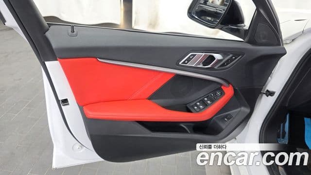 BMW 1 Series 2021 — Photo 13/31