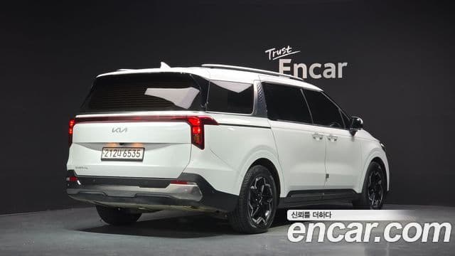 Kia Carnival 2023 — фото 1 из 20