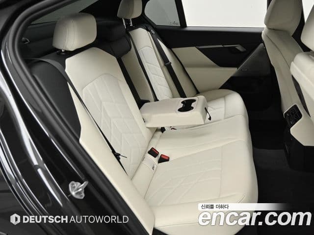 BMW 5 Series 2026 — Şəkil 14/20