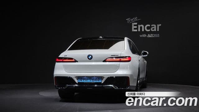 BMW i7 2023 — ფოტო 29/34