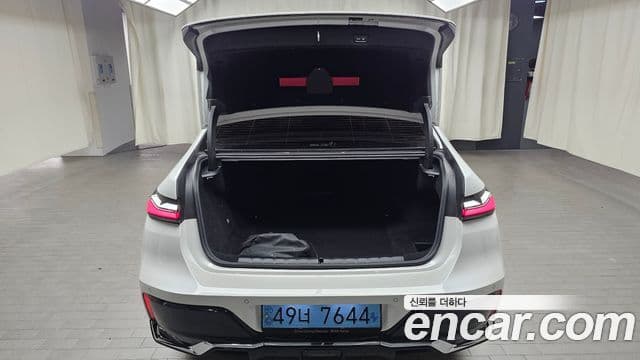 BMW i7 2023 — ფოტო 22/34