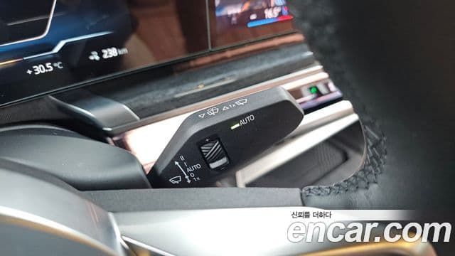 BMW i7 2023 — ფოტო 30/34