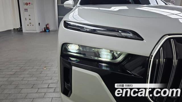 BMW i7 2023 — ფოტო 5/34