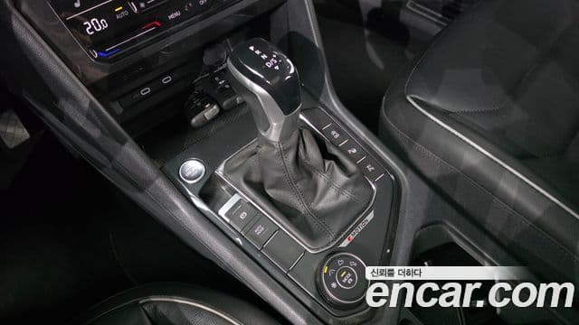 Volkswagen Tiguan 2022 — Photo 7/20