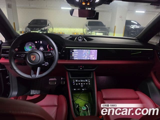 Porsche Macan EV 2025 — Photo 12/17