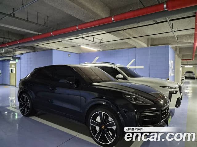 Porsche Cayenne 2021 — Photo 1/10
