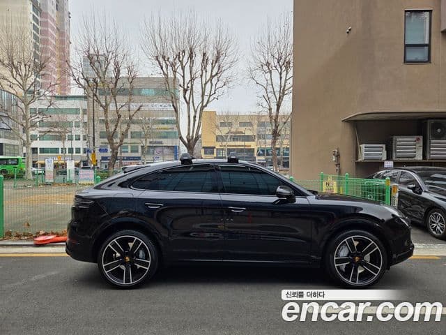 Porsche Cayenne 2021 — Photo 9/10
