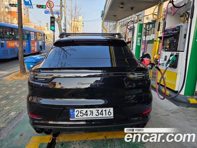 Porsche Cayenne 2021 — Photo 2/10