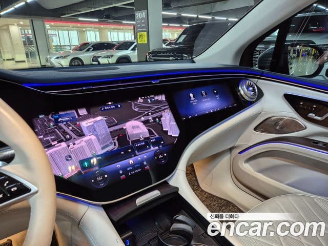 Mercedes-Benz EQS SUV 2023 — Photo 15/20
