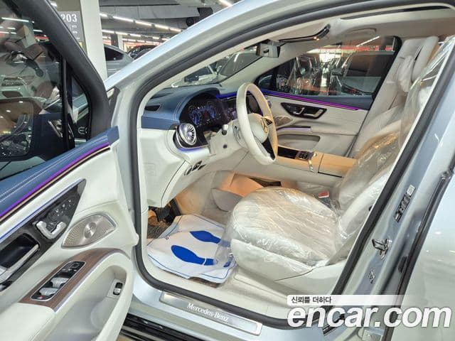 Mercedes-Benz EQS SUV 2023 — Photo 2/20