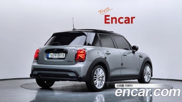 Mini Cooper 2021 — ფოტო 16/33