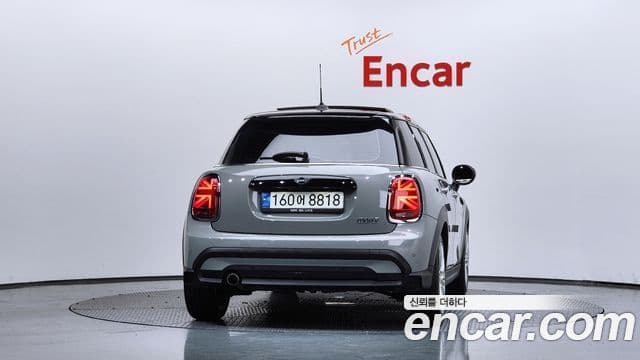 Mini Cooper 2021 — ფოტო 29/33
