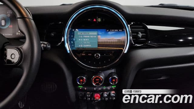 Mini Cooper 2021 — ფოტო 20/33