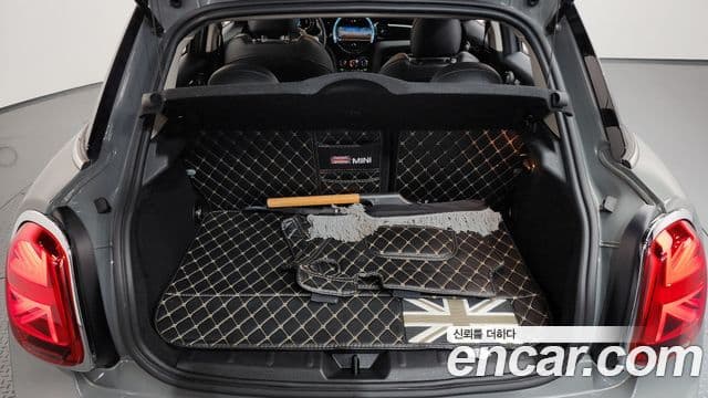Mini Cooper 2021 — ფოტო 24/33