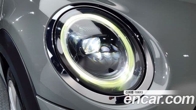 Mini Cooper 2021 — ფოტო 17/33