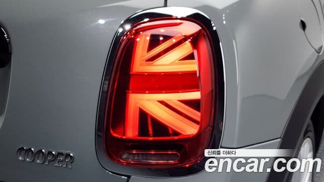 Mini Cooper 2021 — ფოტო 32/33